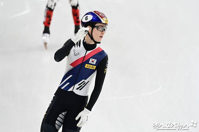 14일 서울 양천구 목동아이스링크에서 열린 'KB금융-ISU 쇼트트랙 월드투어 서울 대회' 남자 1500m 준결승 2조 경기, 대한민국 장성우가 3위로 결승선을 통과하며 아쉬워하고 있다. 엑스포츠뉴스 DB