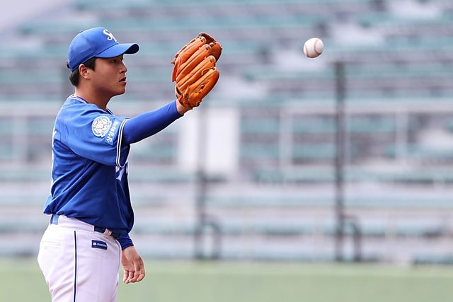 삼성 라이온즈 좌완 이승현이 16일 일본 오키나와현 나하시 셀룰러 스타디움에서 열린 요미우리 자이언츠와의 연습경기에 선발 등판해 1⅔이닝 4실점을 기록했다. 삼성 라이온즈