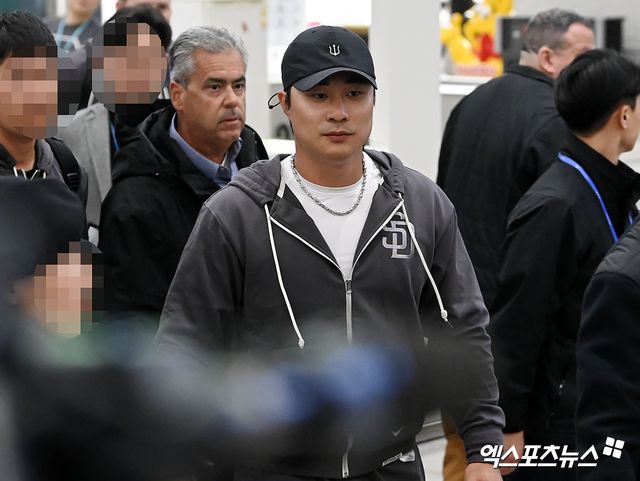 샌디에이고 파드리스 선수단이 '2024 메이저리그 월드투어 서울 시리즈' 참석 차 15일 오전 인천국제공항을 통해 입국했다. 입국장을 빠져나오는 샌디에이고 김하성. 엑스포츠뉴스 DB