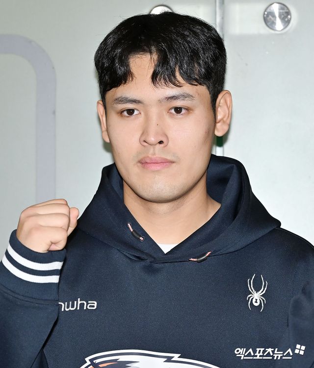 한화 이글스 선수단이 스프링캠프 참가를 위해 22일 오전 인천국제공항을 통해 호주 멜버른으로 출국했다. 한화 한지윤이 포즈를 취하고 있다. 엑스포츠뉴스DB