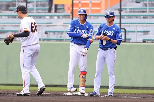 삼성 라이온즈 내야수 이재현이 16일 일본 오키나와현 나하시 셀룰러 스타디움에서 열린 요미우리 자이언츠와의 연습경기에 3번타자 겸 유격수로 선발 출전해 3타수 2안타를 기록했다. 삼성 라이온즈