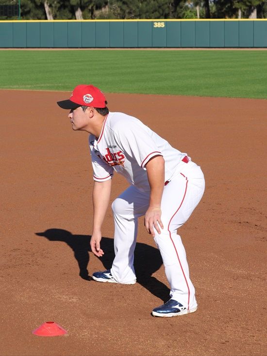 SSG 랜더스 외야수 하재훈이 캠프 첫 홍백전에서 멀티히트 3출루 활약을 펼쳤다. SSG 랜더스