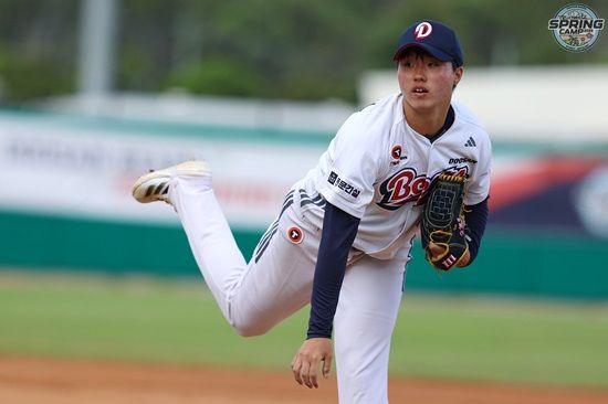 두산 베어스 신인 투수 홍민규가 호주 캠프 투수 MVP로 선정됐다. 홍민규는 2차 미야자키 캠프로 건너가 생존 경쟁을 계속 이어간다. 두산 베어스