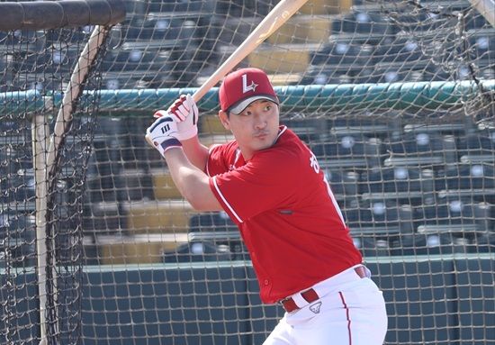 SSG 랜더스 외야수 하재훈이 캠프 첫 홍백전에서 멀티히트 3출루 활약을 펼쳤다. SSG 랜더스