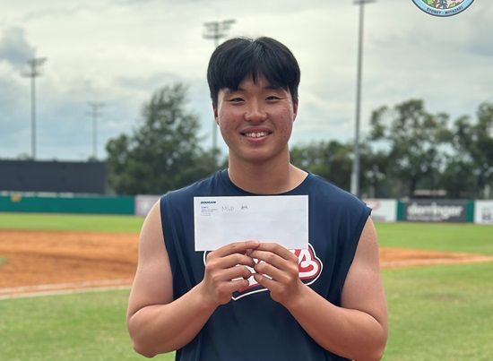 두산 베어스 신인 투수 홍민규가 호주 캠프 투수 MVP로 선정됐다. 홍민규는 2차 미야자키 캠프로 건너가 생존 경쟁을 계속 이어간다. 두산 베어스