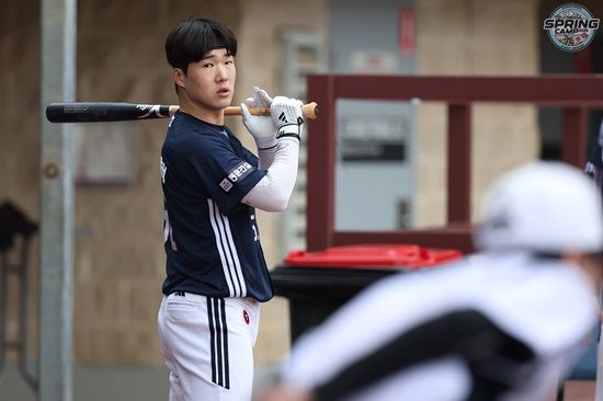 두산 베어스 외야수 조수행이 호주 블랙타운 스프링캠프 훈련에 임하고 있다. 두산 베어스