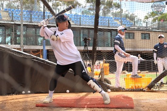 두산 베어스 내야수 여동건이 호주 블랙타운 스프링캠프에서 훈련에 임하고 있다. 두산 베어스