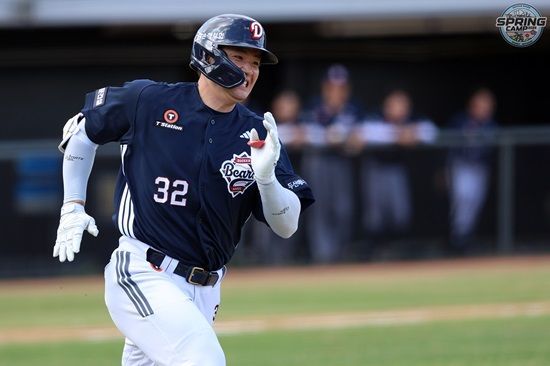 두산 베어스 외야수 김재환이 호주 블랙타운 스프링캠프에서 훈련에 임하고 있다. 두산 베어스