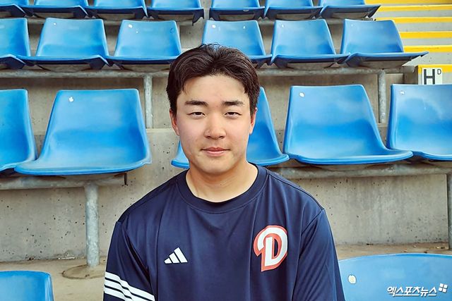 두산 베어스 내야수 여동건이 호주 블랙타운 스프링캠프에서 취재진과 인터뷰에 응하고 있다. 블랙타운, 김근한 기자