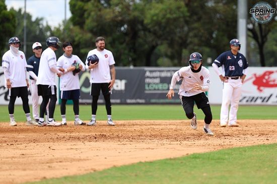 두산 베어스 외야수 조수행이 호주 블랙타운 스프링캠프 훈련에 임하고 있다. 두산 베어스