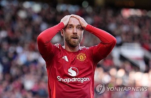 이적시장 전문 기자 파브리치오 로마노가 지난 17일(한국시간) 자신의 사회관계망서비스(SNS)를 통해 에릭센이 맨유를 떠나 자유계약(FA) 신분이 될 예정이라고 전했다.&nbsp;연합뉴스