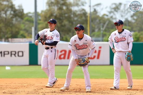 두산 베어스 내야수 여동건이 호주 블랙타운 스프링캠프에서 훈련에 임하고 있다. 두산 베어스
