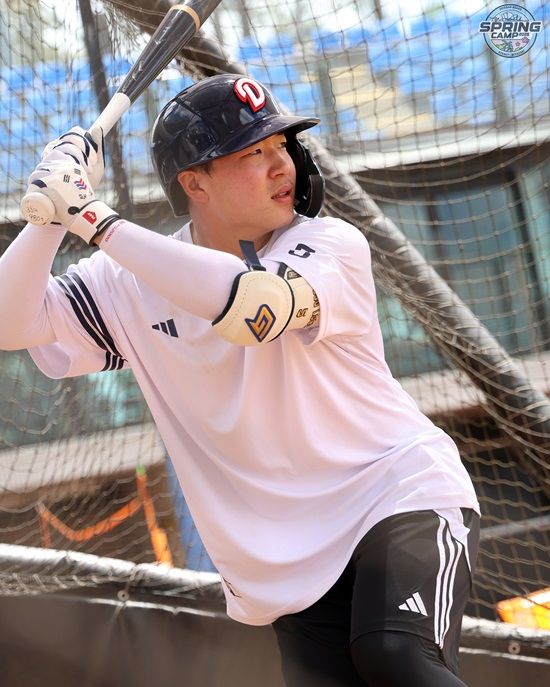 두산 베어스 내야수 여동건이 호주 블랙타운 스프링캠프에서 훈련에 임하고 있다. 두산 베어스