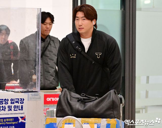  KIA 타이거즈 선수단이 미국 캘리포니아주 어바인 그레이트 파크 베이스볼 컴플렉스에서 진행한 1차 스프링캠프를 마치고 19일 오후 인천국제공항을 통해 귀국했다. 입국장을 빠져나오는 KIA 나성범. 인천공항, 김한준 기자