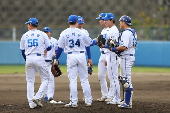 삼성 라이온즈가 19일 일본 오키나와 온나손 아카마 구장에서 열린 주니치 드래곤즈전에서 승리해 연습경기 첫 승을 신고했다. 삼성 라이온즈
