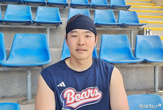 두산 베어스 투수 최원준이 호주 블랙타운 스프링캠프에서 취재진과 인터뷰에 응하고 있다. 블랙타운, 김근한 기자