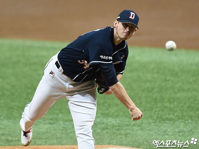 23일 오후 서울 구로구 고척스카이돔에서 열린 '2020 신한은행 SOL KBO 포스트시즌' 두산 베어스와 NC 다이노스의 한국시리즈 5차전 경기, 1회말 두산 선발투수 플렉센이 역투하고 있다. 엑스포츠뉴스 DB