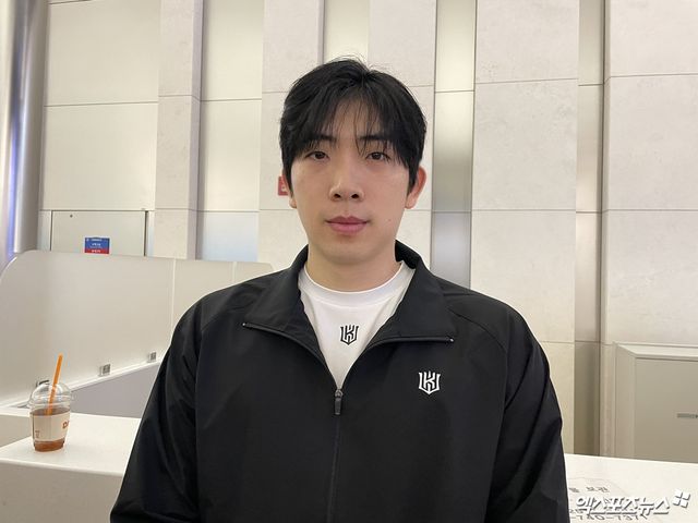 KT 위즈 선발투수 오원석이 지난달 26일 인천국제공항에서 스프링캠프지로 출국하기 전 인터뷰에 임하고 있다. 엑스포츠뉴스 DB