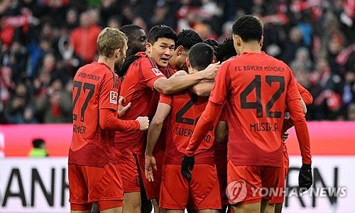 뱅상 콤파니 감독이 이끄는 뮌헨이 지난 1일(한국시간) 독일 뮌헨에 있는 알리안츠 아레나에서 열린 홀슈타인 킬과의 2024-2025시즌 분데스리가 20라운드 홈 경기에서 후반 막판 추격을 허용했지만, 4-3 승리를 지켜냈다.&nbsp;연합뉴스