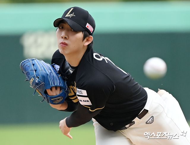 KT 위즈 선발투수 오원석이 지난해 SSG 랜더스 소속으로 정규시즌 경기에 등판해 투구하고 있다. 엑스포츠뉴스 DB