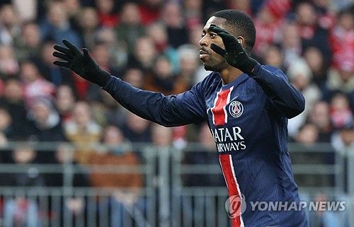 루이스 엔리케 감독이 이끄는 PSG가 2일(한국시간) 프랑스 브레스트에 있는 스타드 프랑시스-르블레에서 열린 브레스트와의 2024-2025시즌 리그1 20라운드 원정 경기에서 5-2 대승을 거뒀다. 두 경기 연속 해트트릭을 달성한 PSG 공격수 우스망 뎀벨레가 이강인의 도움을 칭찬했다.&nbsp;연합뉴스