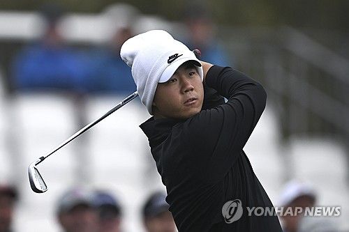 김주형이 2일 미국 캘리포니아주 페블비치의 페블비치 골프 링크스에서 열린 미국프로골프 PGA 투어 AT&T 페블비치 프로암 3라운드에서 티샷하고 있다. AP/연합뉴스
