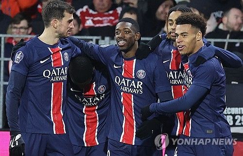 루이스 엔리케 감독이 이끄는 PSG가 2일(한국시간) 프랑스 브레스트에 있는 스타드 프랑시스-르블레에서 열린 브레스트와의 2024-2025시즌 리그1 20라운드 원정 경기에서 5-2 대승을 거뒀다. 두 경기 연속 해트트릭을 달성한 PSG 공격수 우스망 뎀벨레가 이강인의 도움을 칭찬했다.&nbsp;연합뉴스