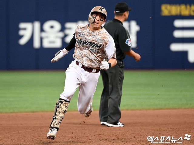 미국 메이저리그 샌프란시스코 자이언츠 이정후가 친정 키움 히어로즈 소속으로 KBO리그에서 활약하던 시절 주루하고 있다. 엑스포츠뉴스 DB