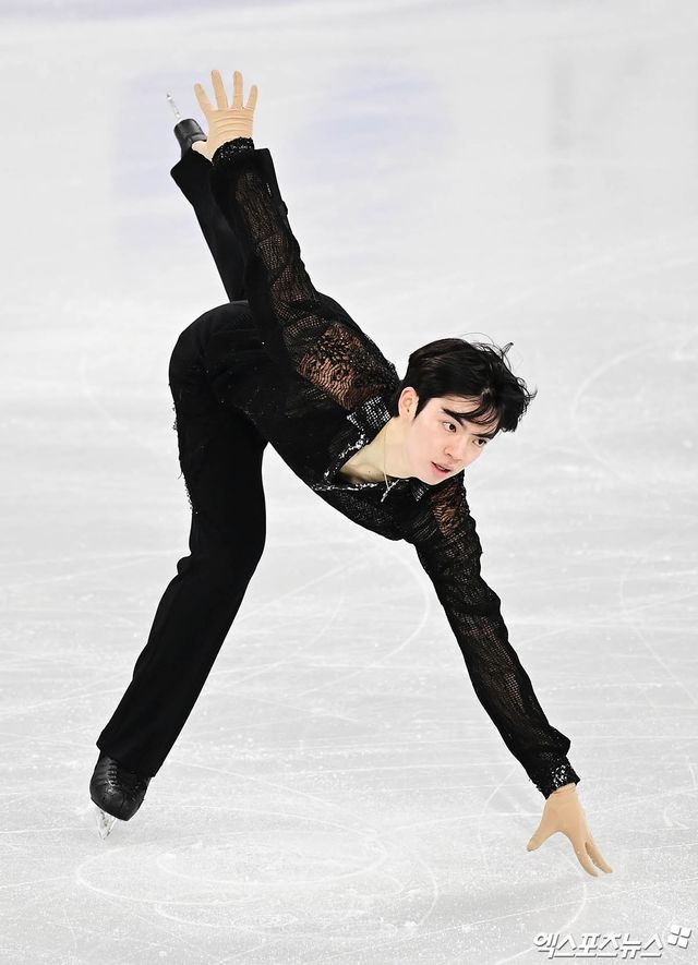 피겨스케이팅 차준환이 20일 서울 목동아이스링크에서 열린 ISU 사대륙선수권대회 남자 싱글 쇼트프로그램에서 연기하고 있다. 목동, 박지영 기자