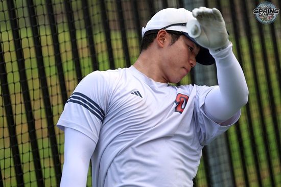 두산 베어스 내야수 오명진이 호주 블랙타운 스프링캠프에서 훈련에 임하고 있다. 두산 베어스