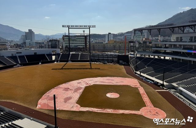 경기장 4층에서 바라본 그라운드. 대전시는 최고의 몰입감을 선사할 것이라 소개했다. 엑스포츠뉴스DB