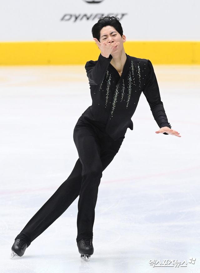 피겨스케이팅 남자 싱글 이시형이 지난 1월 5일 의정부실내빙상장에서 열린 국가대표 2차 선발전 겸 KB금융 코리아 피겨스케이팅 챔피언십 2025 전국남녀 종합선수권대회에서 연기를 선보이고 있다. 엑스포츠뉴스 DB