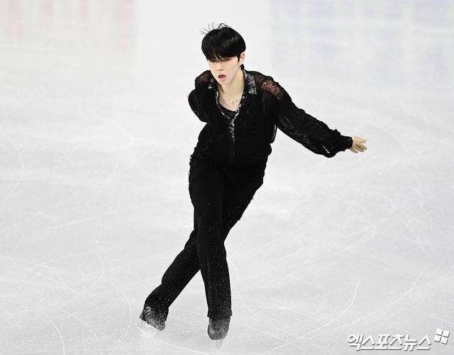 피겨스케이팅 차준환이 20일 서울 목동아이스링크에서 열린 ISU 사대륙선수권대회 남자 싱글 쇼트프로그램에서 연기하고 있다. 목동, 박지영 기자