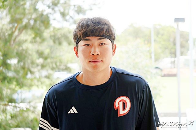 두산 베어스 내야수 오명진이 호주 블랙타운 스프링캠프에서 취재진과 인터뷰에 응하고 있다. 블랙타운, 김근한 기자