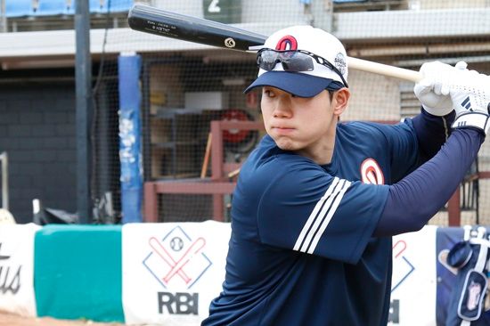 두산 베어스 내야수 오명진이 호주 블랙타운 스프링캠프에서 훈련에 임하고 있다. 두산 베어스