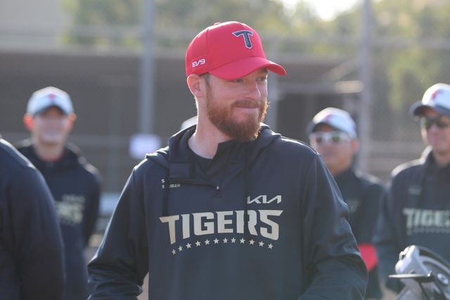 제임스 네일과 KIA 선발진의 한 축을 책임져야 하는 외국인 투수 아담 올러는 150km/h대 위력적인 빠른 볼과 각이 큰 변화구를 바탕으로 한 탈삼진 능력이 돋보인다는 평가를 받는다. KIA 타이거즈