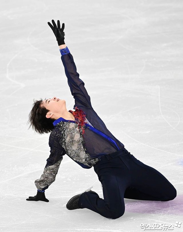 피겨스케이팅 김현겸이 20일 서울 목동아이스링크에서 열린 ISU 사대륙선수권대회 남자 싱글 쇼트프로그램에서 연기하고 있다. 목동, 박지영 기자​