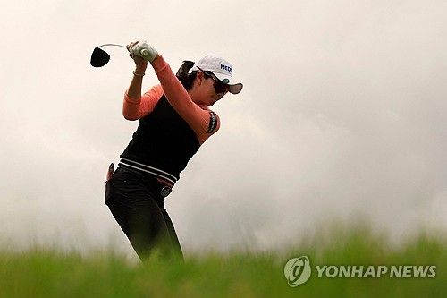 김아림이 LPGA 투어 2025시즌 개막전 힐튼 그랜드 배케이션스 토너먼트 오브 챔피언스에서 샷하고 있다. AFP/연합뉴스