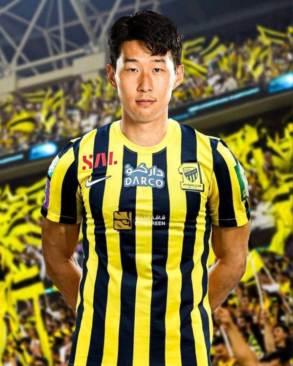 토트넘 홋스퍼가 손흥민 대체자 영입을 준비하고 있다. 안지 포스테코글루 감독이 직접 영입을 요청했다. 영국 매체 TBR풋볼에 따르면 이번 시즌 성적 부진으로 포스테코글루 감독이 다음 시즌에도 남을지는 불확실한 상황이지만 그와 토트넘 모두 에제를 최우선 타깃으로 보고 있다는 건 분명한 것으로 알려졌다. SNS