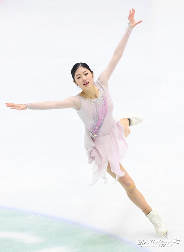 피겨스케이팅 이해인이 지난 1월 초 열린 KB금융 코리아 피겨스케이팅 챔피언십 2025 겸 제79회 전국남녀 피겨스케이팅 종합선수권대회 겸 2025-2026시즌 국가대표 선발전에서 연기하고 있다. 엑스포츠뉴스 DB