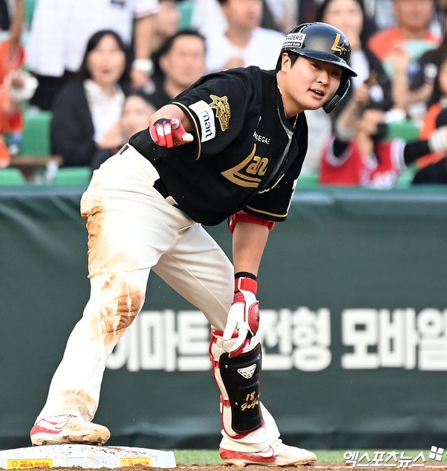 24일 오후 인천SSG랜더스필드에서 열린 '2024 신한 SOL Bank KBO리그' 한화 이글스와 SSG 랜더스의 경기, 2회말 무사 1,2루 SSG고명준이 2타점 2루타를 날린 후 3루까지 진루에 성공하고 있다. 엑스포츠뉴스 DB