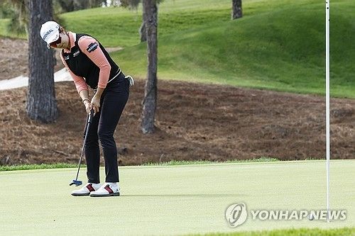 김아림이 LPGA 투어 2025시즌 개막전 힐튼 그랜드 배케이션스 토너먼트 오브 챔피언스에서 경기에 임하고 있다. AP/연합뉴스