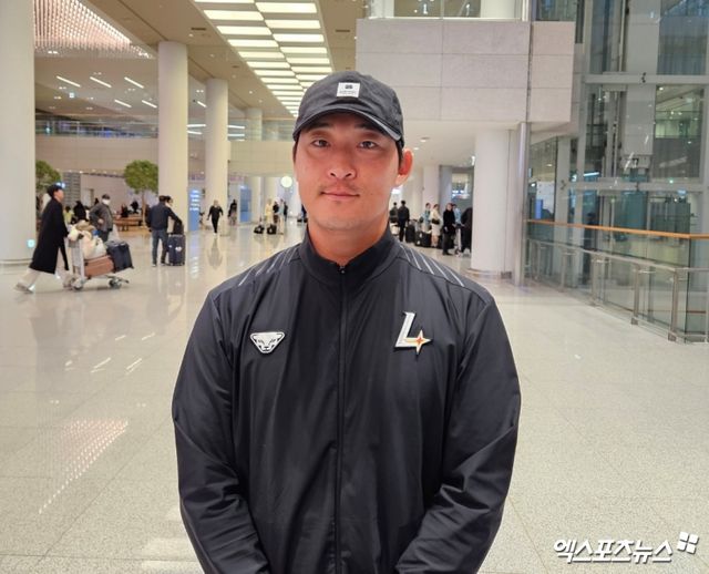 미국 플로리다주 베로비치에서 1차 스프링캠프를 소화한 SSG 랜더스 선수단이 21일 인천국제공항 제2여객터미널을 통해 귀국했다. SSG 외야수 하재훈이 인터뷰에 임하고 있다. 인천공항, 유준상 기자