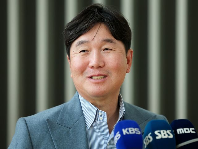 WBC 예선전을 관전하기 위해 대만으로 출국한 류지현 WBC 야구 대표팀 감독이 장인상으로 이틀 만에 귀국하게 됐다. KBO는 장인상을 당한 류 감독이 22일 오전 항공편으로 대만에서 귀국할 예정이라고 설명했다. 연합뉴스