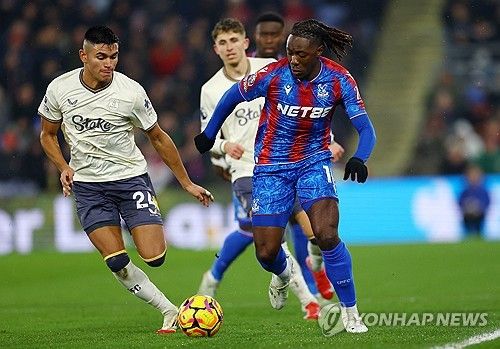 토트넘 홋스퍼가 손흥민 대체자 영입을 준비하고 있다. 안지 포스테코글루 감독이 직접 영입을 요청했다. 영국 매체 TBR풋볼에 따르면 이번 시즌 성적 부진으로 포스테코글루 감독이 다음 시즌에도 남을지는 불확실한 상황이지만 그와 토트넘 모두 에제를 최우선 타깃으로 보고 있다는 건 분명한 것으로 알려졌다. 연합뉴스