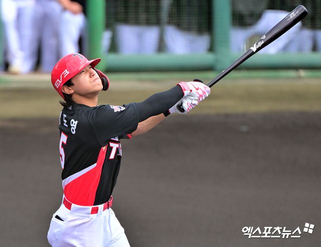 KIA 타이거즈 내야수 김도영이 22일 일본 오키나와의 코자 신킨 스타디움에서 열린 일본프로야구(NPB) 히로시마 도요 카프와의 연습경기에 3번타자 겸 3루수로 선발출전, 2타수 1안타 1득점 1볼넷을 기록했다. 사진 김한준 기자