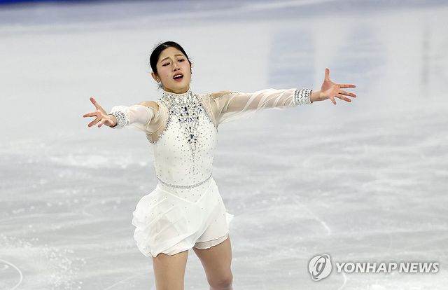 피겨스케이팅 이해인이 21일 서울 목동아이스링크에서 열린 ISU 사대륙선수권대회 여자 싱글 쇼트프로그램에서 연기를 선보이고 있다. 연합뉴스