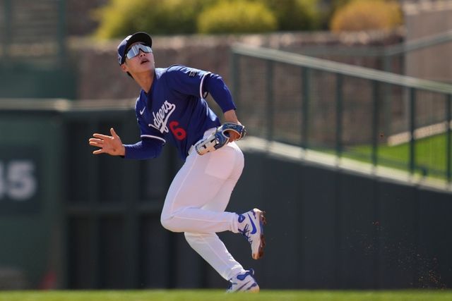 데이브 로버츠 LA 다저스 감독이 현지 취재진과의 인터뷰를 통해 김혜성이 2루수, 유격수 이외에도 중견수로 경기에 출전할 것이라는 계획을 전했다. 김혜성은 KBO리그 시절 유격수, 2루수, 3루수, 좌익수를 경험했으며, 중견수로는 경기를 소화한 적이 없다. AP 연합뉴스