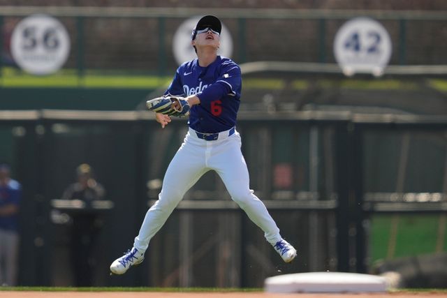 데이브 로버츠 LA 다저스 감독이 현지 취재진과의 인터뷰를 통해 김혜성이 2루수, 유격수 이외에도 중견수로 경기에 출전할 것이라는 계획을 전했다. 김혜성은 KBO리그 시절 유격수, 2루수, 3루수, 좌익수를 경험했으며, 중견수로는 경기를 소화한 적이 없다. AP 연합뉴스