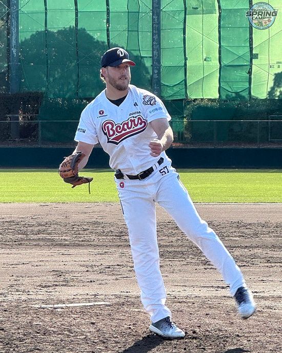 두산 베어스 외국인 투수 콜 어빈이 24일 요미우리 2군전에서 첫 실전 투구에 나선다. 두산 베어스